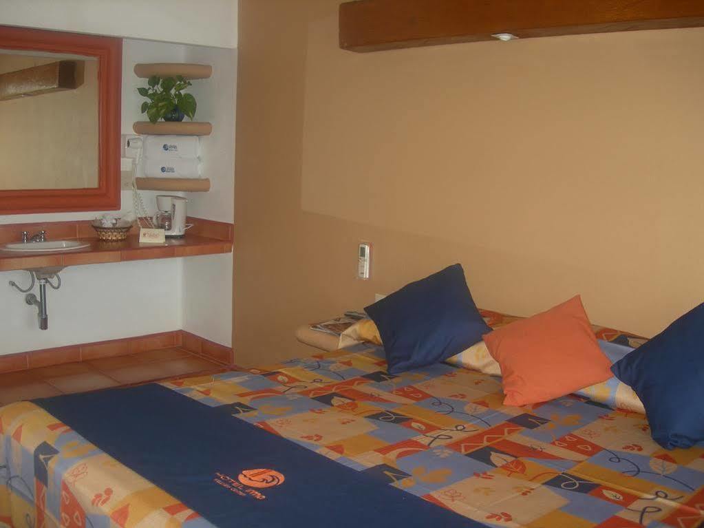 Hotel Irma Сиуатанехо Екстериор снимка